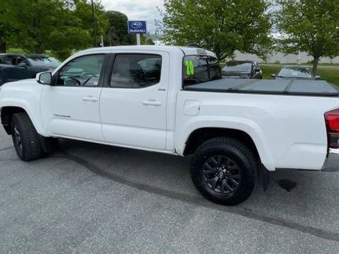Certified 2020 Toyota Tacoma SR5 AWD/4WD image 6