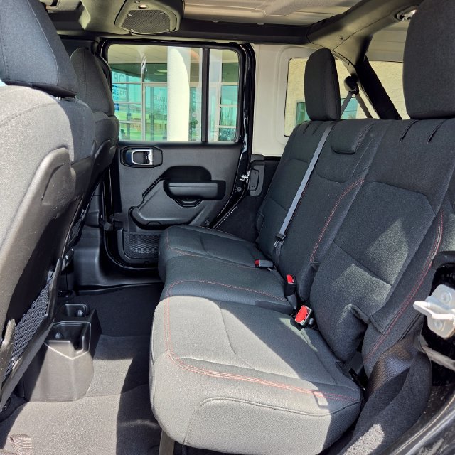 Used 2026 Jeep Wrangler Unlimited Rubicon AWD/4WD image 12