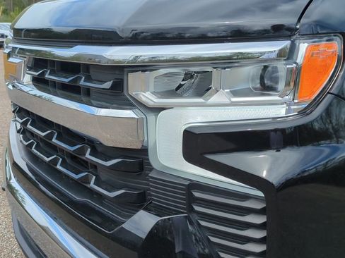 Used 2023 Chevrolet Silverado 1500 LT AWD/4WD image 9