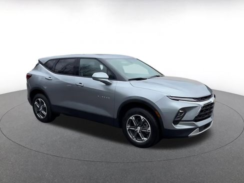 Used 2025 Chevrolet Blazer LT image 2