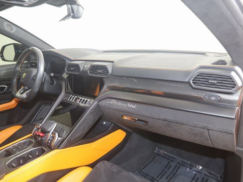 Used 2021 Lamborghini Urus image 67