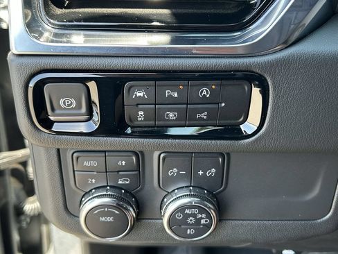 Used 2025 GMC Yukon XL Denali w/ Sun & Power Step Package AWD/4WD image 18