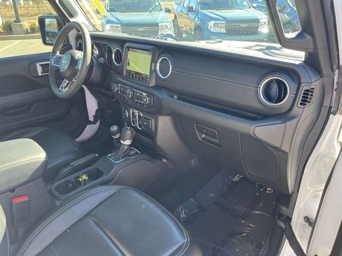 Used 2023 Jeep Wrangler Sahara image 37