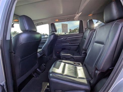 Used 2016 Toyota Highlander Limited Platinum image 14