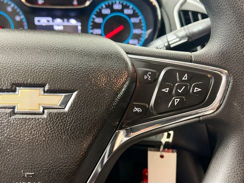 Used 2017 Chevrolet Cruze LT image 18