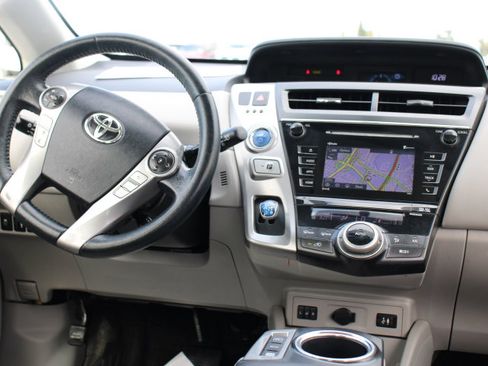 Used 2017 Toyota Prius V Five image 21