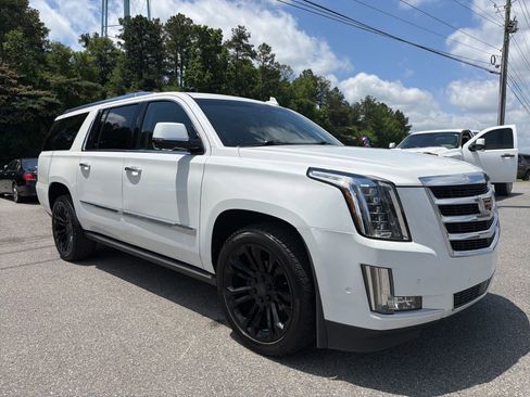 Used 2017 Cadillac Escalade ESV Premium Luxury AWD/4WD image 3