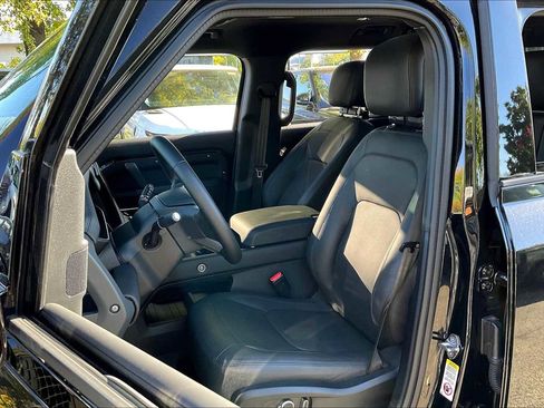 Used 2025 Land Rover Defender 130 S image 27