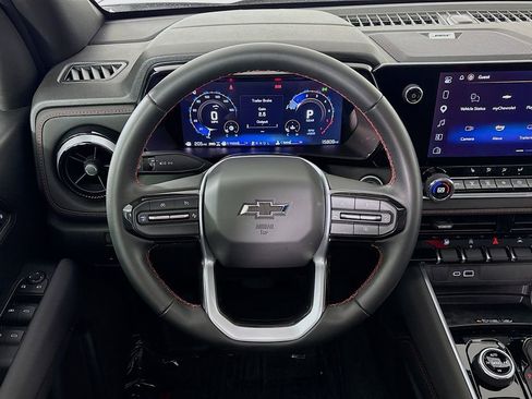 Certified 2025 Chevrolet Colorado Z71 w/ Technology Package AWD/4WD image 12
