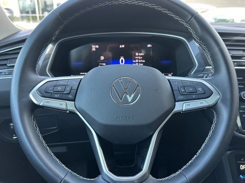 Used 2024 Volkswagen Tiguan SE image 30