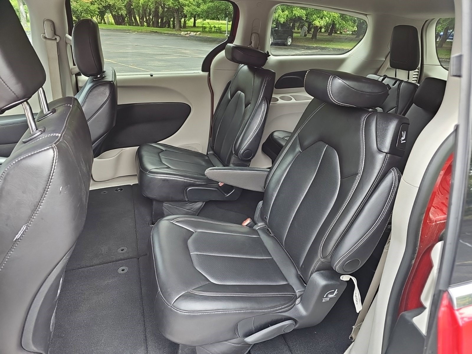 Used 2024 Chrysler Pacifica Touring-L FWD image 17