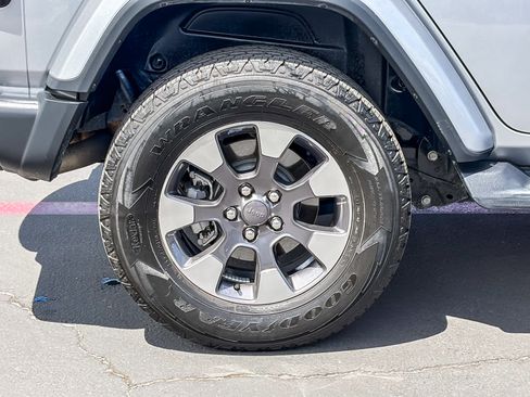 Used 2018 Jeep Wrangler Unlimited Sahara AWD/4WD image 10