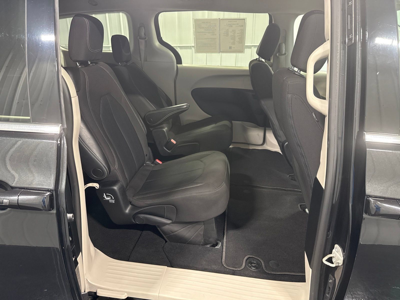 Used 2023 Chrysler Voyager LX FWD image 14