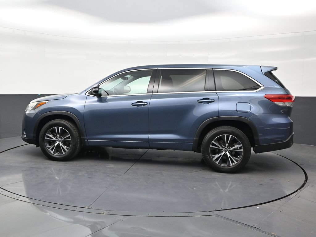 Used 2018 Toyota Highlander LE FWD image 2