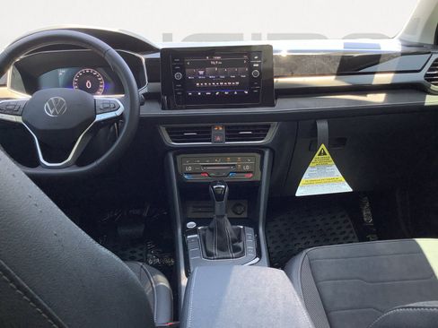 New 2026 Volkswagen Taos SE FWD image 14