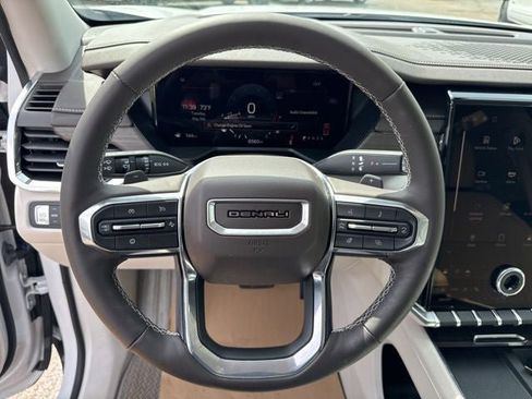 Used 2025 GMC Acadia Denali FWD image 12