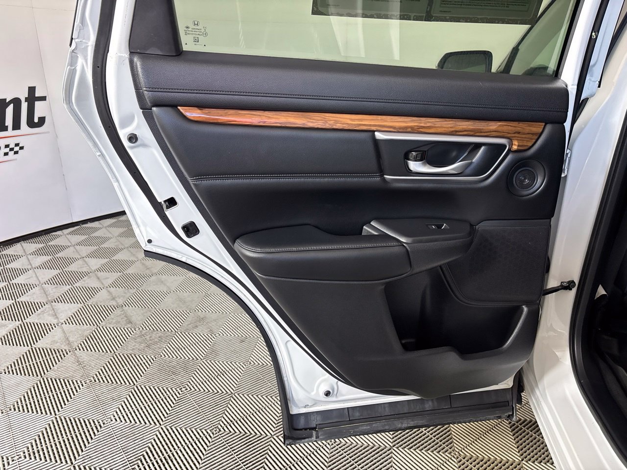 Used 2020 Honda CR-V Touring image 23