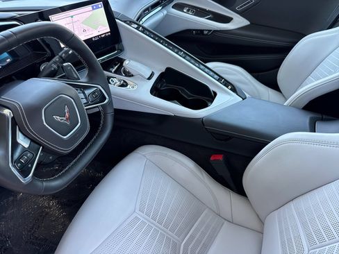 Used 2023 Chevrolet Corvette Stingray Premium Conv w/ Z51 Performance Package RWD image 9