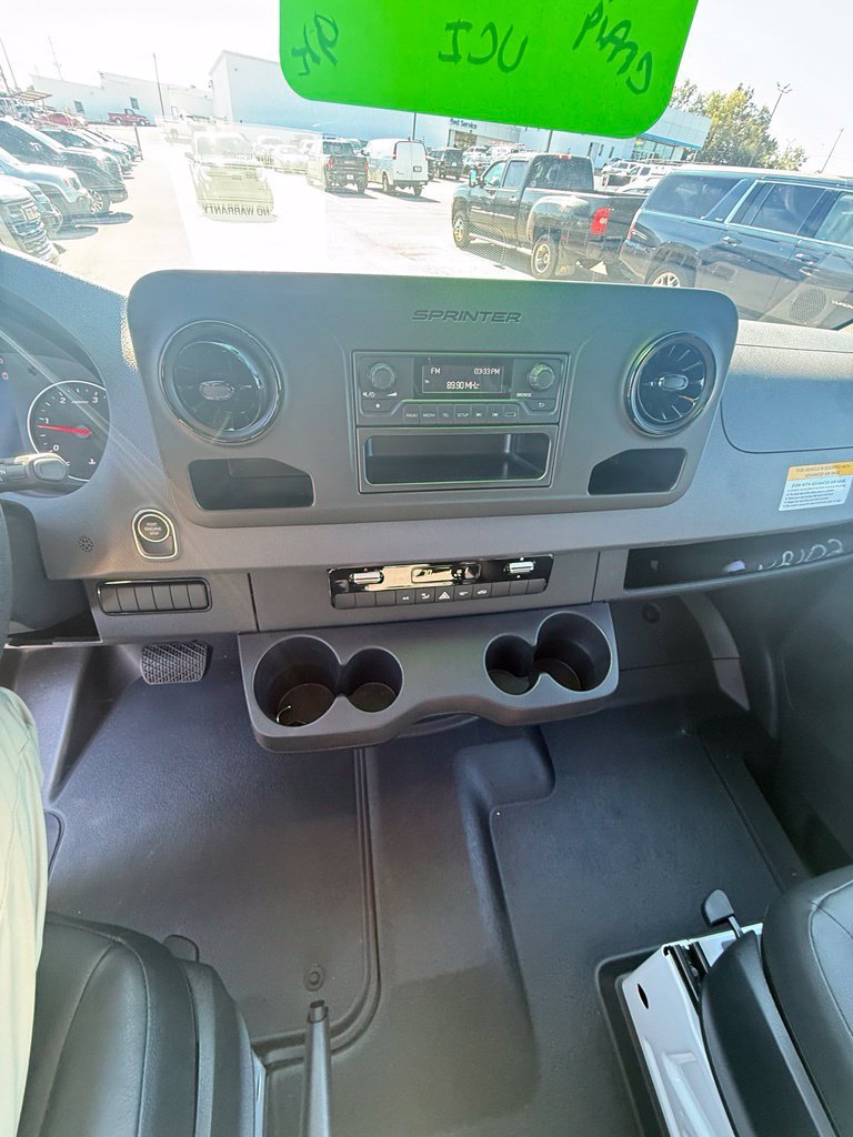 Used 2024 Mercedes-Benz Sprinter 2500 image 8