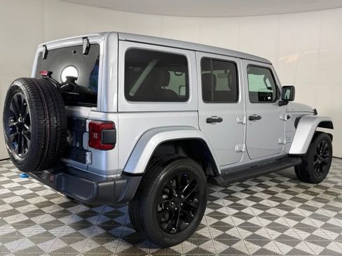 Used 2023 Jeep Wrangler Unlimited Sahara w/ Cold Weather Group AWD/4WD image 12