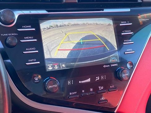 Used 2018 Toyota Camry XSE image 10