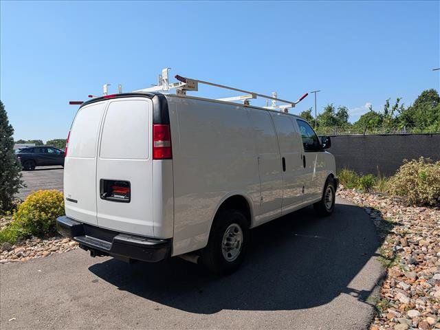 Used 2021 Chevrolet Express 3500 w/ Driver Convenience Package RWD image 5