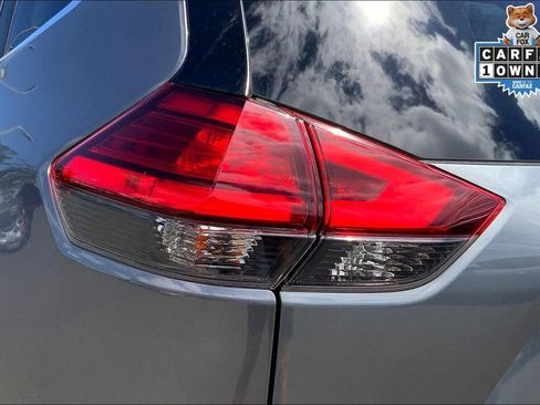 Used 2017 Nissan Rogue SV w/ SV Premium Package image 29