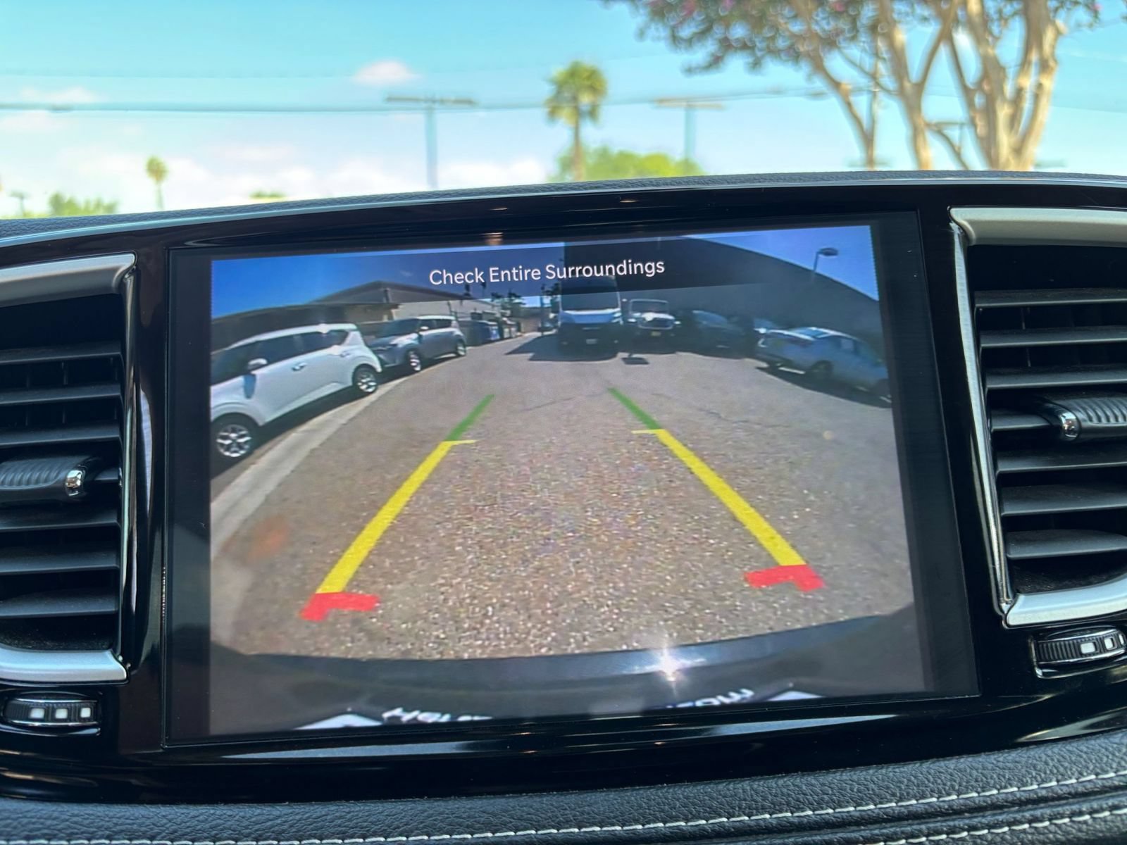 Used 2023 Chrysler Pacifica Touring-L FWD image 25