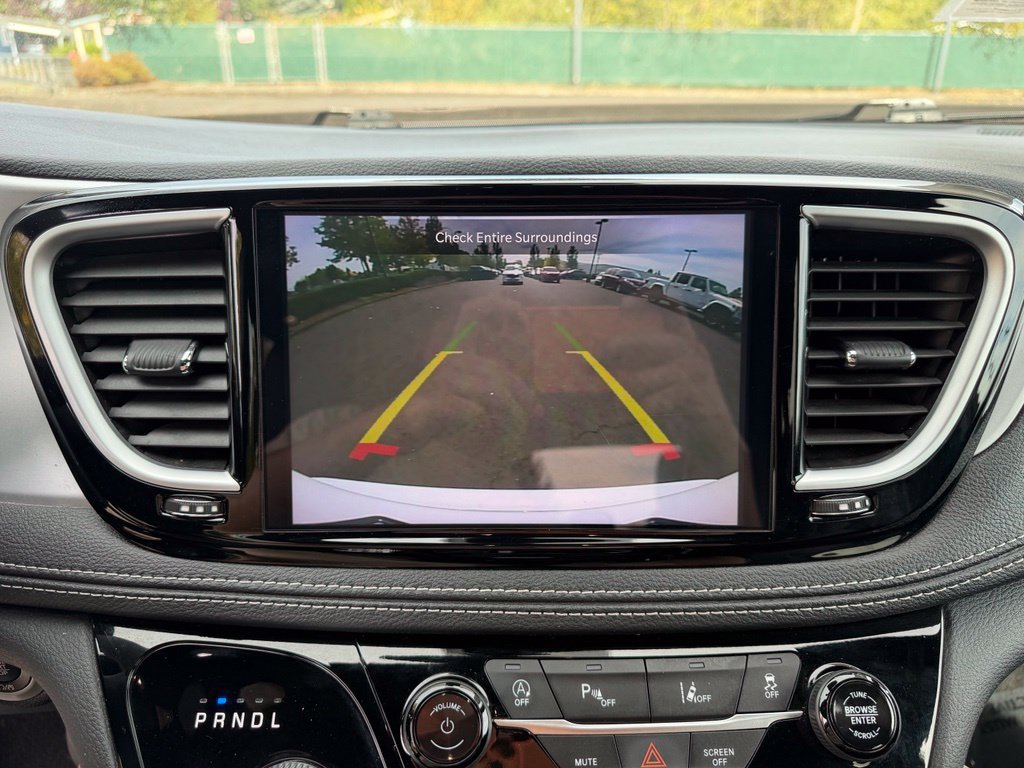 Used 2025 Chrysler Pacifica Limited FWD image 22