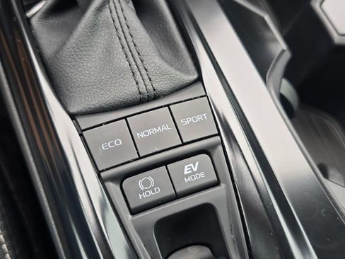 Used 2025 Toyota Camry SE FWD image 6