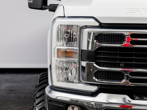 Used 2025 Ford F250 XLT w/ FX4 Off-Road Package AWD/4WD image 3