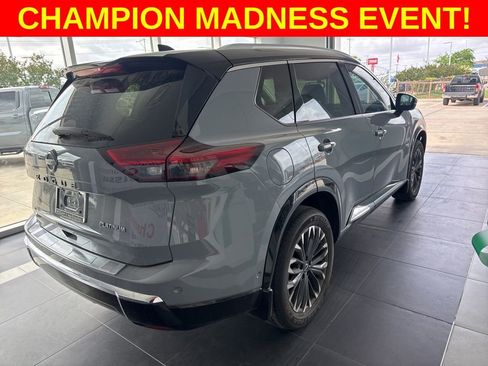 Used 2024 Nissan Rogue Platinum w/ Platinum Premium Package image 4