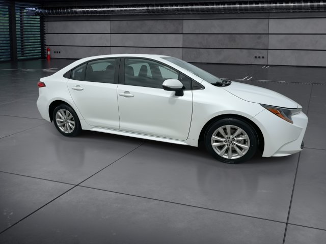 Used 2023 Toyota Corolla LE w/ LE Premium Package FWD image 2