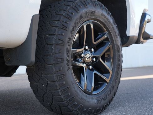 Used 2021 Chevrolet Silverado 1500 LT Trail Boss w/ Convenience Package II AWD/4WD image 31