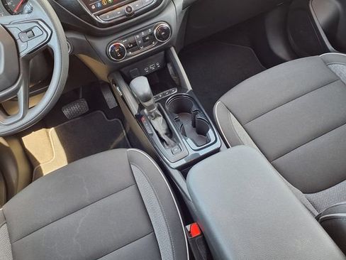 Used 2023 Chevrolet TrailBlazer LT w/ Convenience Package FWD image 9