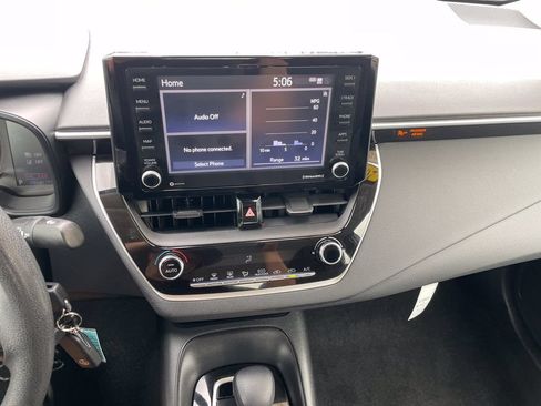 Used 2022 Toyota Corolla LE FWD image 18