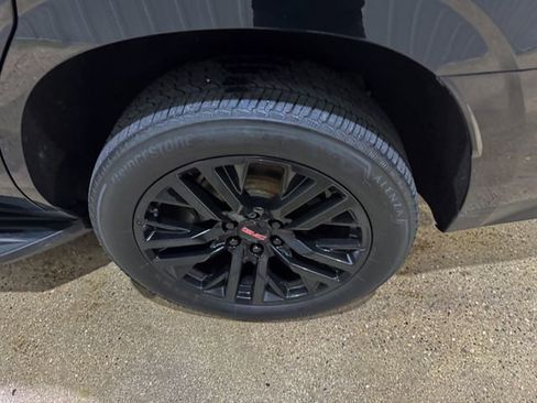 Used 2023 GMC Yukon Denali w/ Advanced Technology Package image 32