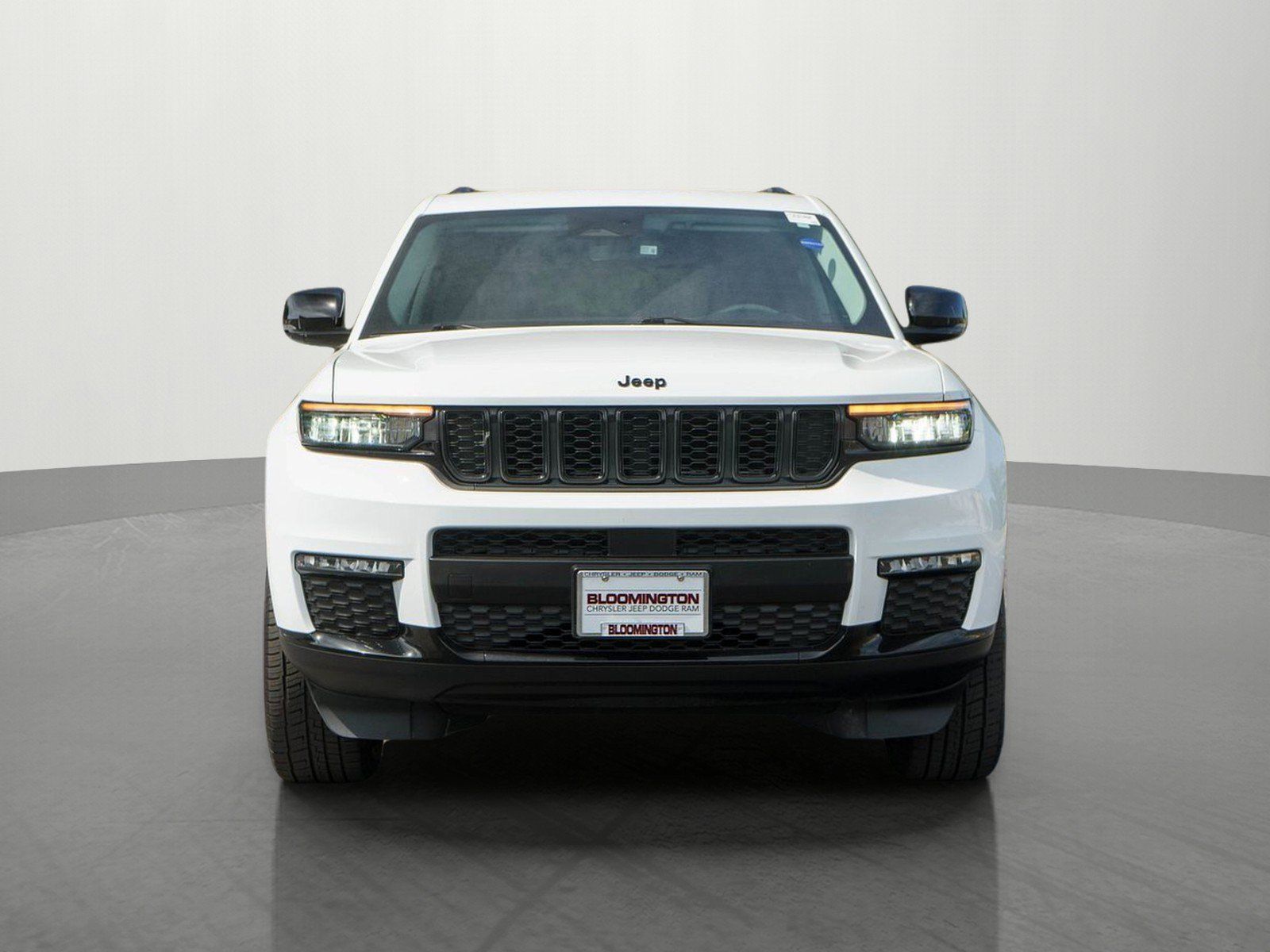 Used 2023 Jeep Grand Cherokee L Limited w/ Black Appearance Package AWD/4WD image 2