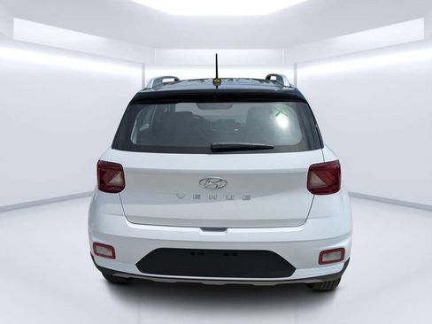 New 2025 Hyundai Venue Limited FWD image 4