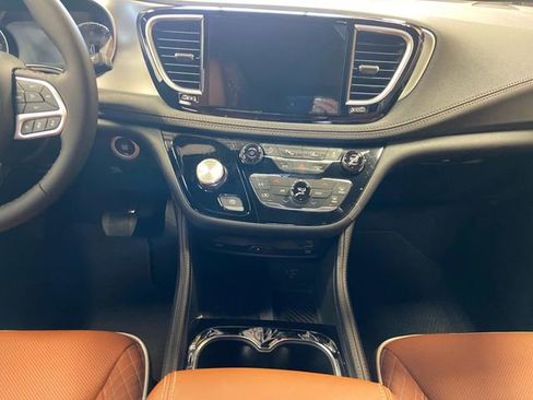 New 2026 Chrysler Pacifica Pinnacle w/ Trailer Tow Group image 12