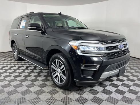 Used 2023 Ford Expedition Limited image 2