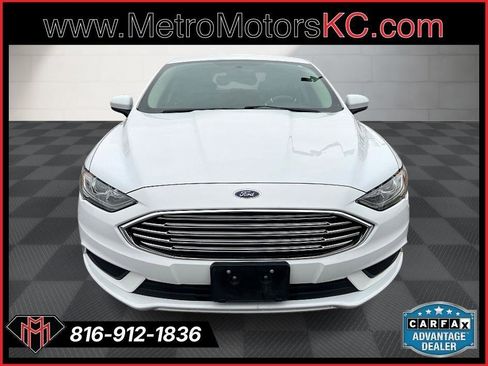 Used 2017 Ford Fusion SE FWD image 9