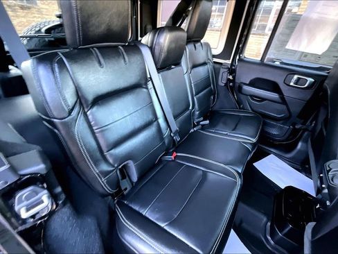 Used 2020 Jeep Wrangler Unlimited Sahara image 25