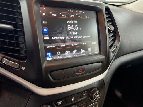 Used 2015 Jeep Cherokee Latitude w/ Cold Weather Group image 12