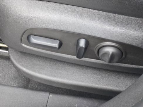 Used 2023 GMC Terrain SLT image 27