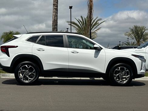 New 2026 Chevrolet Trax LT FWD image 3