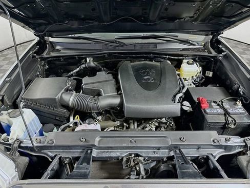 Certified 2022 Toyota Tacoma TRD Off-Road image 25