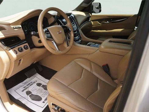 Used 2020 Cadillac Escalade ESV Platinum AWD/4WD image 8