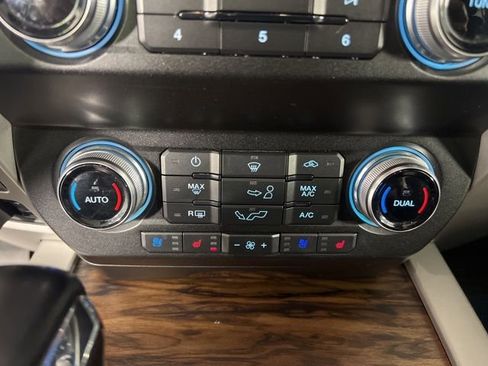 Used 2020 Ford F150 Lariat w/ Equipment Group 502A Luxury image 23