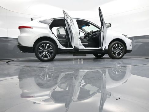 Certified 2024 Toyota Venza LE image 47